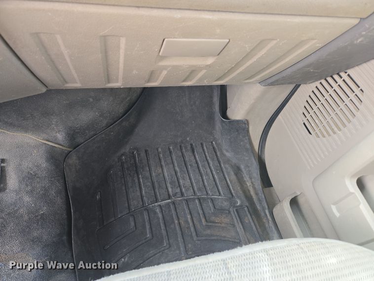 image for item DT7001 2008 Ford F250 Super Duty XL utility bed pickup truck