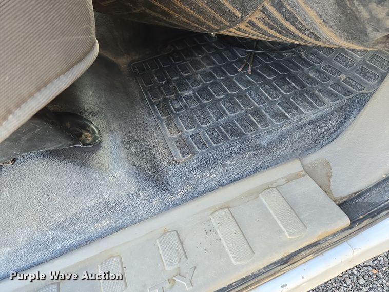 image for item DT7001 2008 Ford F250 Super Duty XL utility bed pickup truck