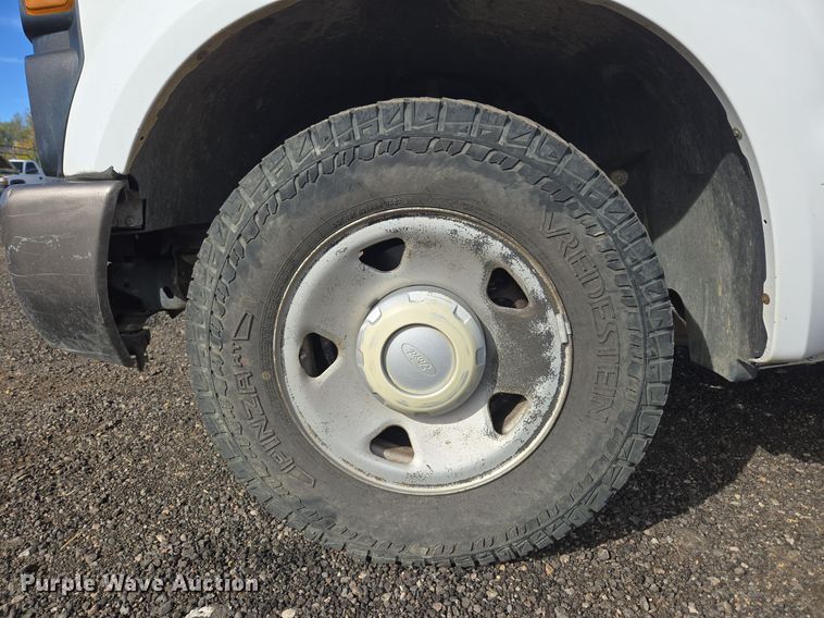 image for item DT7001 2008 Ford F250 Super Duty XL utility bed pickup truck