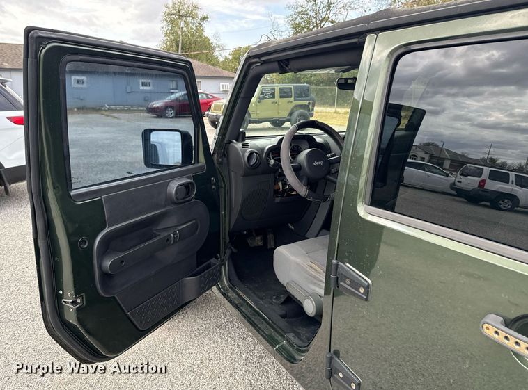 image for item DU9535 2007 Jeep Wrangler Unlimited Sahara SUV