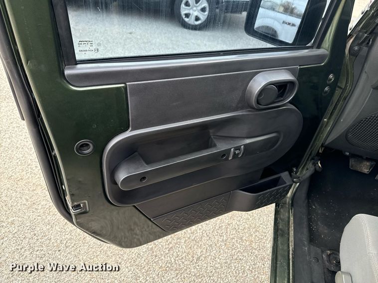 image for item DU9535 2007 Jeep Wrangler Unlimited Sahara SUV