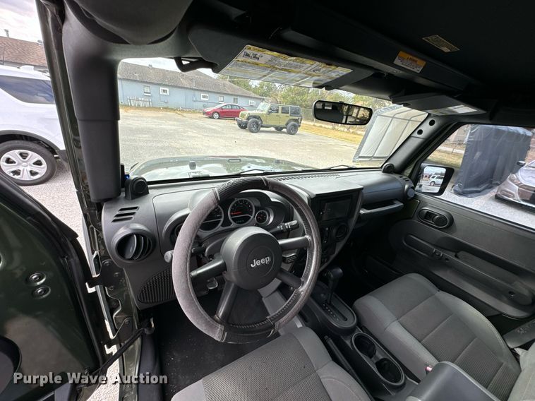 image for item DU9535 2007 Jeep Wrangler Unlimited Sahara SUV