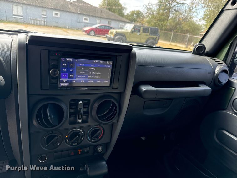 image for item DU9535 2007 Jeep Wrangler Unlimited Sahara SUV