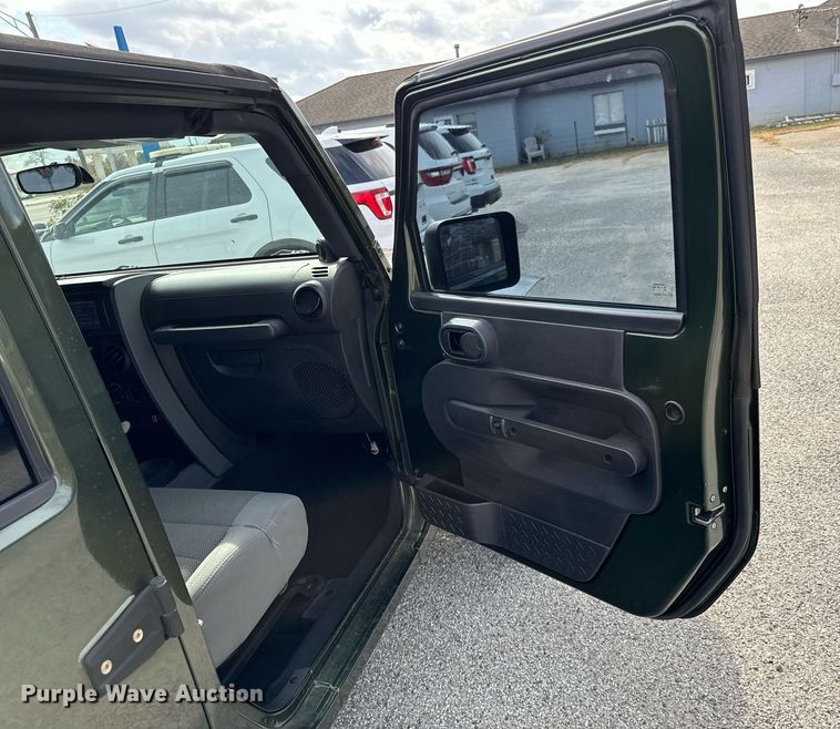 image for item DU9535 2007 Jeep Wrangler Unlimited Sahara SUV