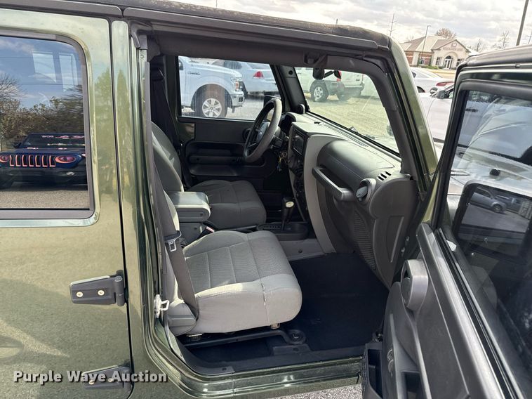 image for item DU9535 2007 Jeep Wrangler Unlimited Sahara SUV