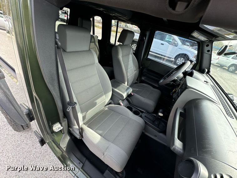 image for item DU9535 2007 Jeep Wrangler Unlimited Sahara SUV