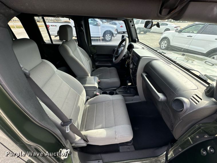 image for item DU9535 2007 Jeep Wrangler Unlimited Sahara SUV