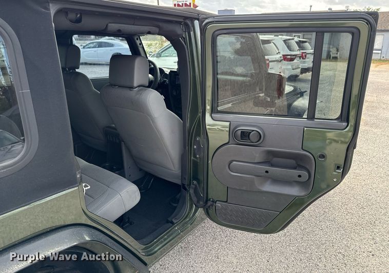 image for item DU9535 2007 Jeep Wrangler Unlimited Sahara SUV