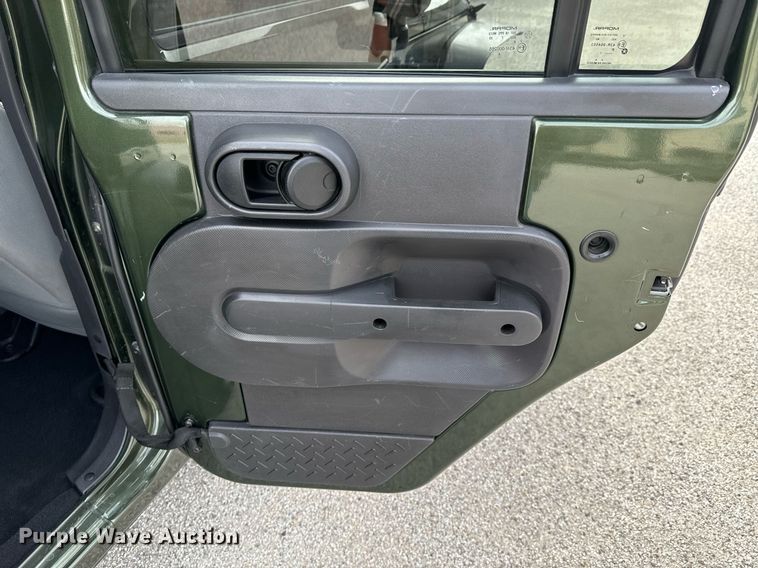 image for item DU9535 2007 Jeep Wrangler Unlimited Sahara SUV