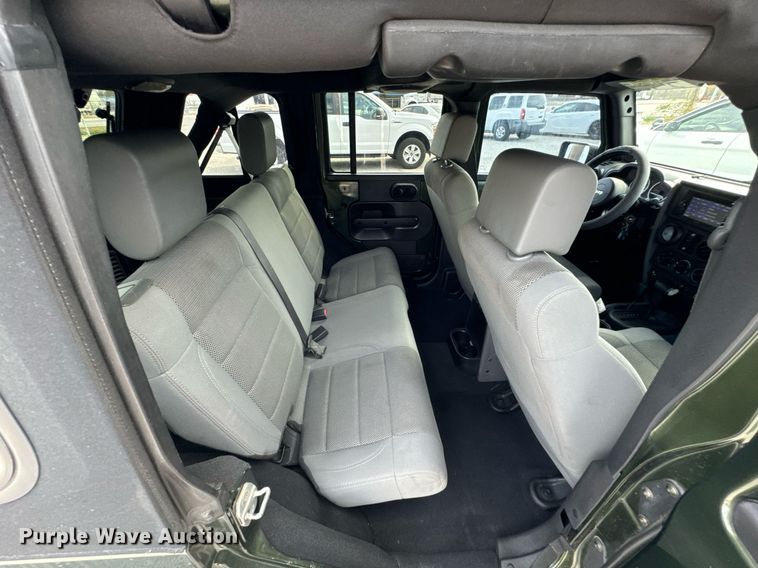 image for item DU9535 2007 Jeep Wrangler Unlimited Sahara SUV