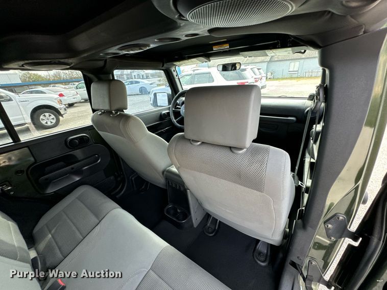 image for item DU9535 2007 Jeep Wrangler Unlimited Sahara SUV