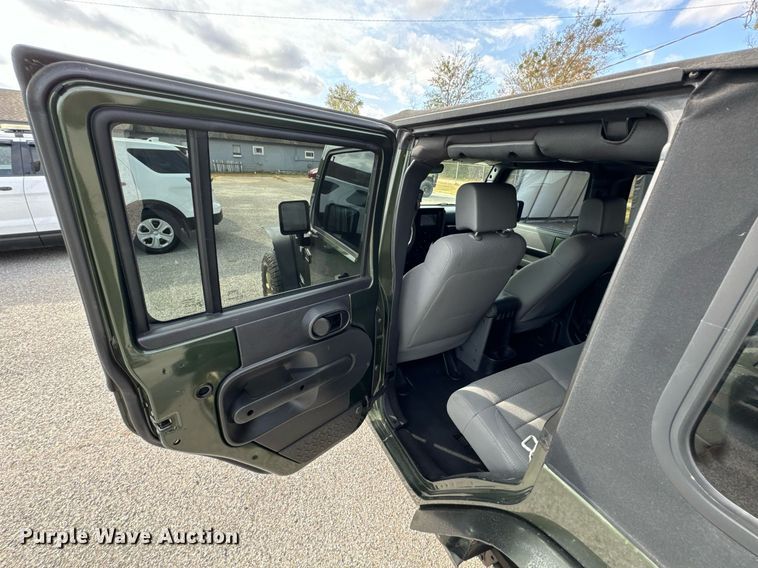 image for item DU9535 2007 Jeep Wrangler Unlimited Sahara SUV