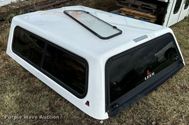 image for item DU9570 Leer pickup truck topper