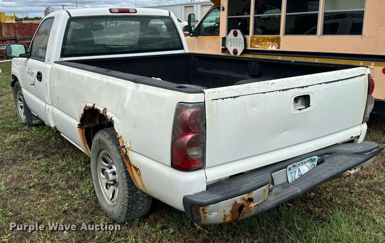 image for item DU9584 2005 Chevrolet Silverado 1500 pickup truck