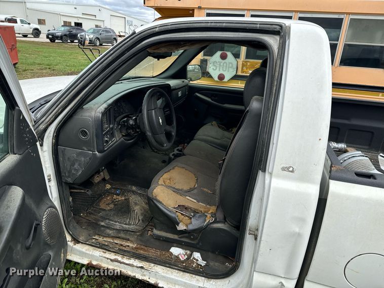 image for item DU9584 2005 Chevrolet Silverado 1500 pickup truck