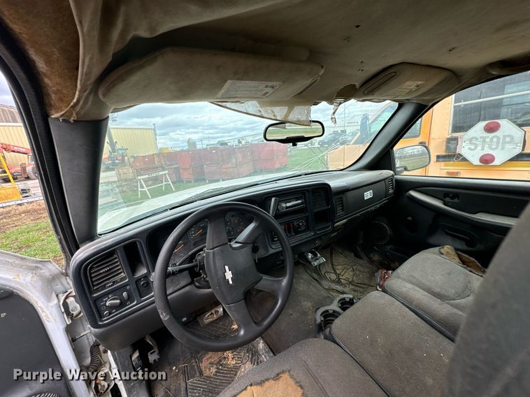 image for item DU9584 2005 Chevrolet Silverado 1500 pickup truck