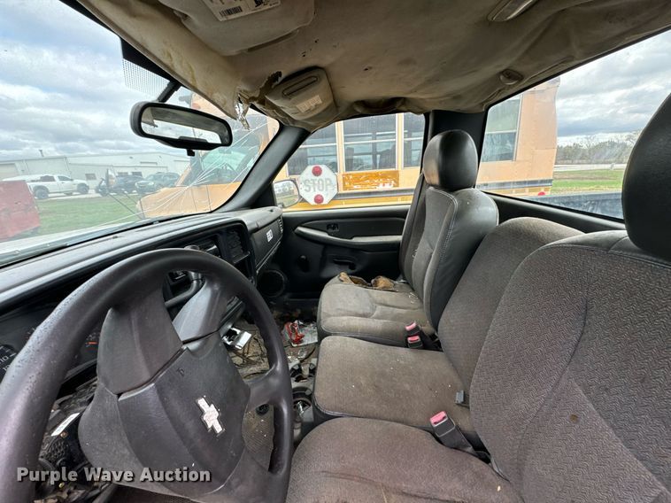 image for item DU9584 2005 Chevrolet Silverado 1500 pickup truck