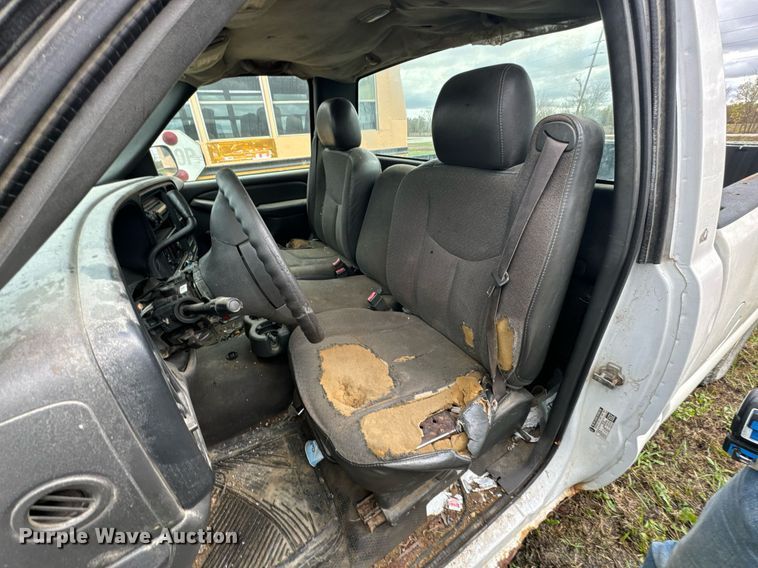 image for item DU9584 2005 Chevrolet Silverado 1500 pickup truck