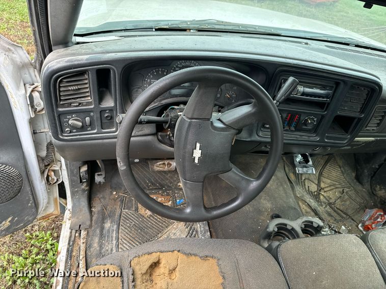 image for item DU9584 2005 Chevrolet Silverado 1500 pickup truck