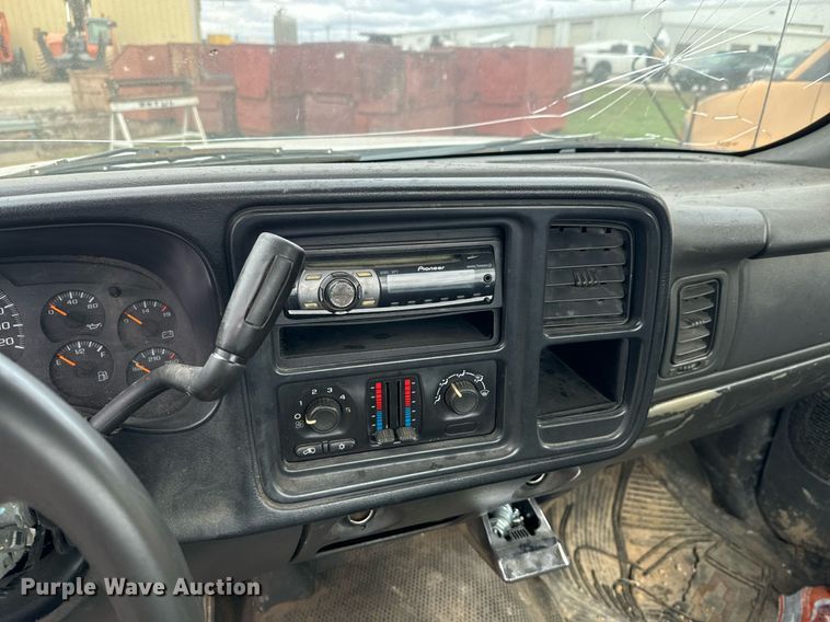 image for item DU9584 2005 Chevrolet Silverado 1500 pickup truck