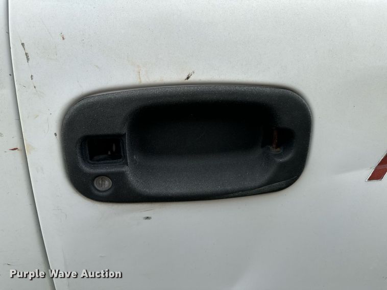 image for item DU9584 2005 Chevrolet Silverado 1500 pickup truck