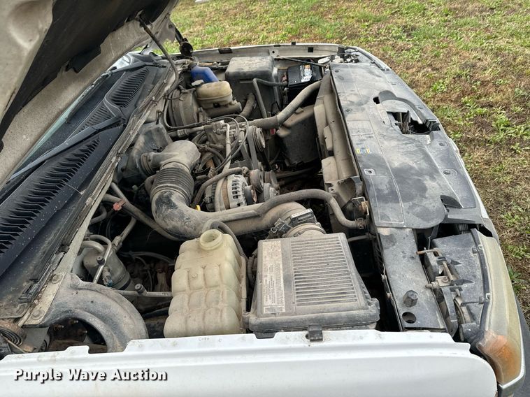 image for item DU9584 2005 Chevrolet Silverado 1500 pickup truck