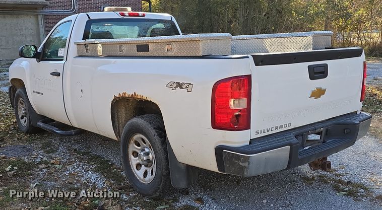 image for item DW3863 2013 Chevrolet Silverado 1500 pickup truck