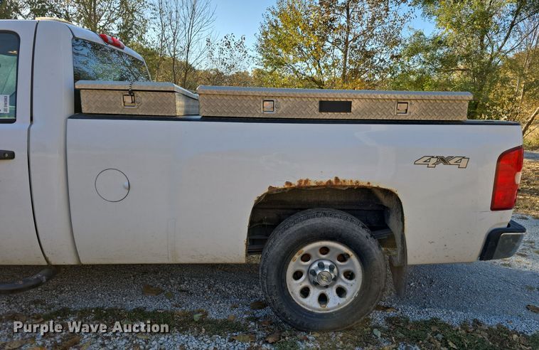 image for item DW3863 2013 Chevrolet Silverado 1500 pickup truck