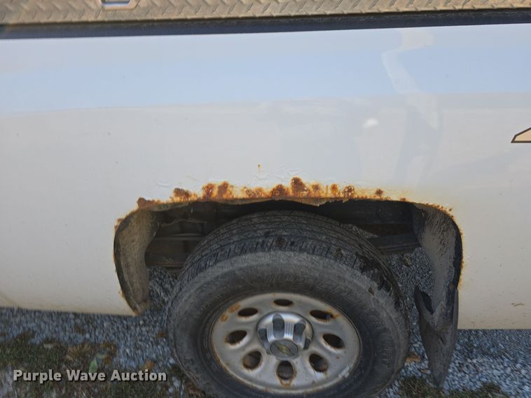 image for item DW3863 2013 Chevrolet Silverado 1500 pickup truck