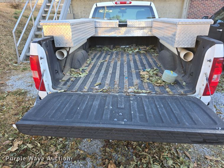 image for item DW3863 2013 Chevrolet Silverado 1500 pickup truck