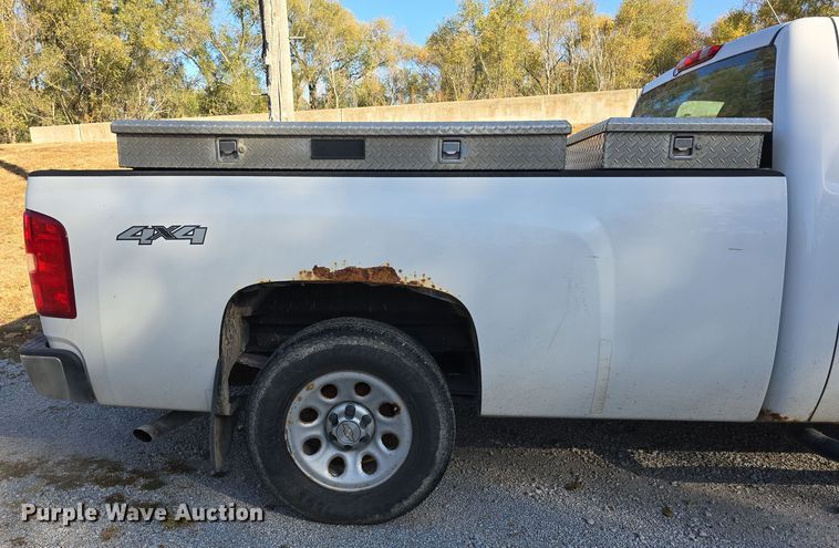 image for item DW3863 2013 Chevrolet Silverado 1500 pickup truck