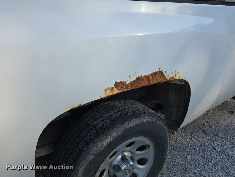 image for item DW3863 2013 Chevrolet Silverado 1500 pickup truck