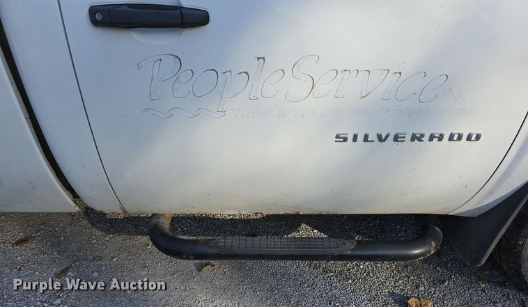 image for item DW3863 2013 Chevrolet Silverado 1500 pickup truck