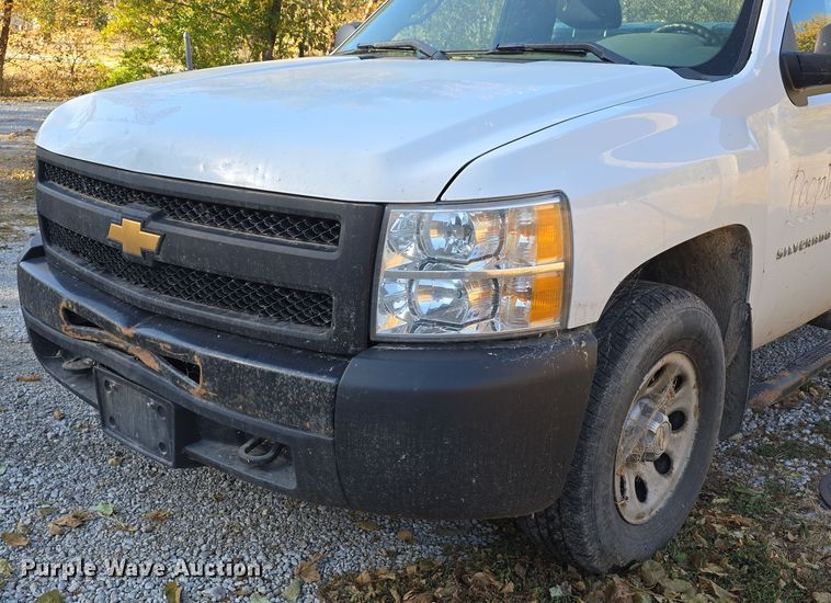 image for item DW3863 2013 Chevrolet Silverado 1500 pickup truck