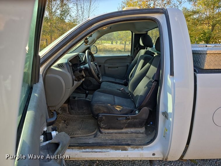 image for item DW3863 2013 Chevrolet Silverado 1500 pickup truck