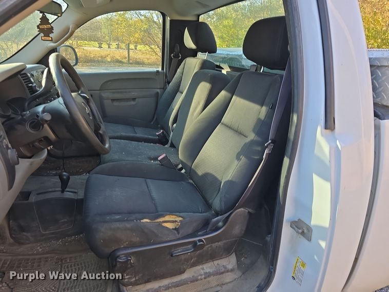 image for item DW3863 2013 Chevrolet Silverado 1500 pickup truck