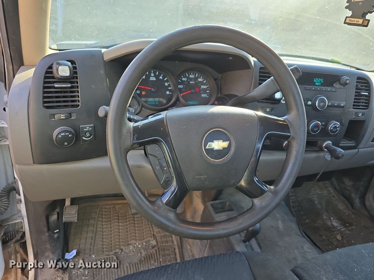 image for item DW3863 2013 Chevrolet Silverado 1500 pickup truck