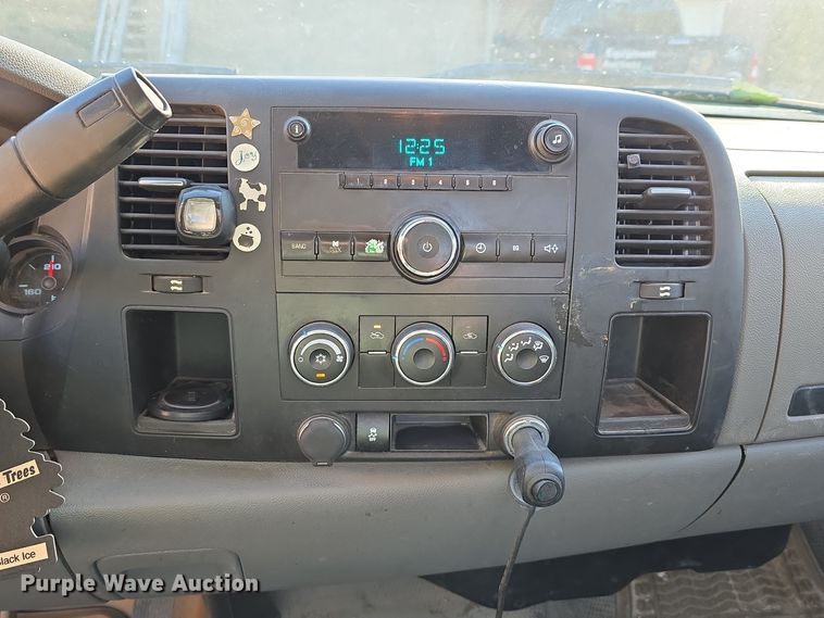 image for item DW3863 2013 Chevrolet Silverado 1500 pickup truck