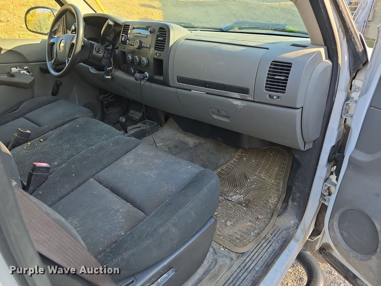 image for item DW3863 2013 Chevrolet Silverado 1500 pickup truck