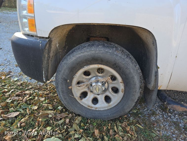 image for item DW3863 2013 Chevrolet Silverado 1500 pickup truck