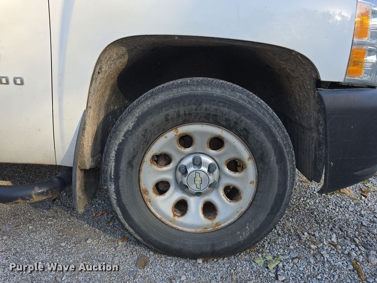 image for item DW3863 2013 Chevrolet Silverado 1500 pickup truck