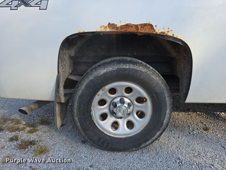 image for item DW3863 2013 Chevrolet Silverado 1500 pickup truck