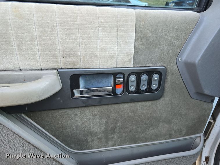 image for item DW3974 1993 Chevrolet K1500 pickup truck