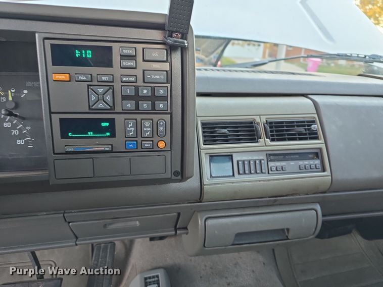 image for item DW3974 1993 Chevrolet K1500 pickup truck