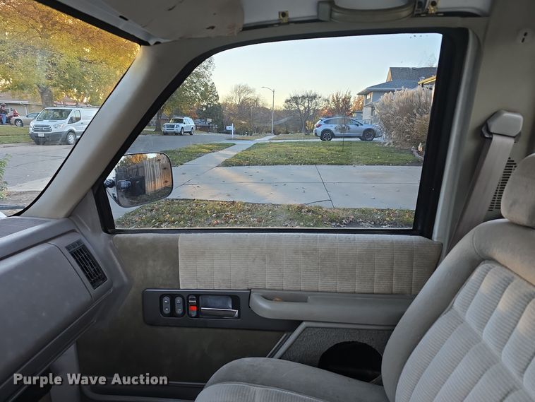 image for item DW3974 1993 Chevrolet K1500 pickup truck