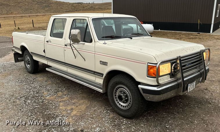 image for item DX3756 1989 Ford F350 Crew Cab pickup truck