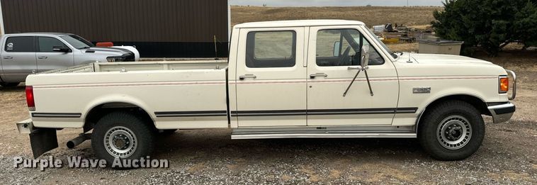 image for item DX3756 1989 Ford F350 Crew Cab pickup truck