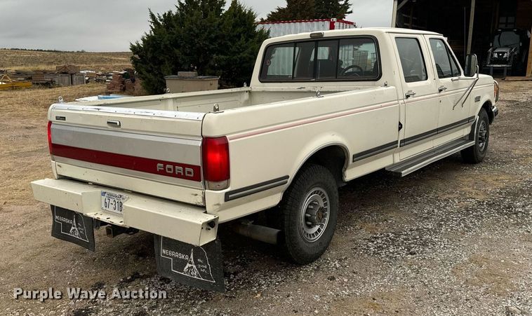 image for item DX3756 1989 Ford F350 Crew Cab pickup truck