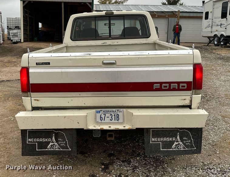 image for item DX3756 1989 Ford F350 Crew Cab pickup truck