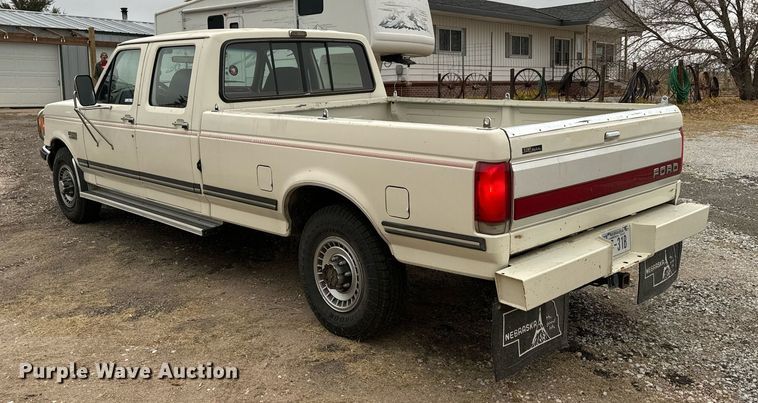 image for item DX3756 1989 Ford F350 Crew Cab pickup truck